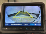 リバースギアに入れるだけで後方の表示へ切り替わります。夜間や雨の日の駐車も楽になりますよ。