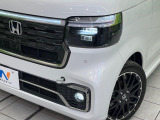 【LEDヘッドライト】悪天候や夜間走行時も良好な視界を確保し安心して運転できる高輝度LEDヘッドライトを装備!点灯速度が早く、消費電力も抑えられています。