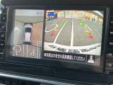 まるで真上から見ているような、視認性の良いアラウンドビューモニターです。駐車が苦手な方でもこれでらくらく駐車できますよ。