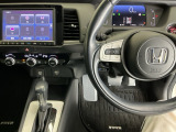 ホンダ純正メモリーナビ搭載なので、遠方へのドライブもお任せ下さい!ステアリング左手側にオーディオ関連のコントロールスイッチを配置しています。操作時は視線を逸らすことなく運転に集中できます