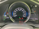 視認性の高いメーターで、運転に必要な情報を的確に把握できます。洗練されたデザインも魅力で、運転に集中できる環境を演出します。