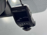 全方位の映像を記録できるコムテック製の360度ドライブレコーダーを装着済み。万が一のトラブルや煽り運転の対策にも役立ち、購入後も安心してお乗りいただけます。