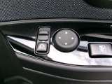ドアミラーの鏡面の調節、格納は運転席からすべて操作できます!
