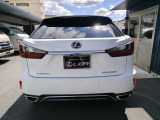 さらに、LEXUSエンブレムに手をかざすとバックドアが開くタッチレスパワーバックドア(挟み込み防止機能・停止位置メモリー機能付)をLEXUS初採用。