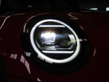 LEDオートヘッドライトを搭載しております。前方を非常に明るく照らす事ができ夜間走行時に重宝します。