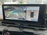 空から車を見たような「アラウンドビューモニター」!車の周りが一目で確認できるので、小さなお子様や障害物があっても安心して乗ることができます。
