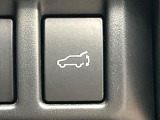 【パワーバックドア】スマートキーや運転席のボタンを押すだけでリアゲートが自動で開閉します!荷物を持っている時や、高い位置にあるバックドアを閉める際に便利な機能です♪
