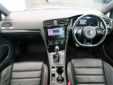 シンプルなデザインと一目でわかるスイッチの配置はPeoples Car=みんなの車という考えの現れです。各スイッチにはバックライトもついており、夜間でも安全に操作して頂けます。
