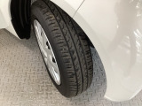 安全に走行するためには空気圧の確認をはじめ溝の深さ、ひび割れの等の点検が必要です。点検時に交換が必要と判断した場合は交換いたします。