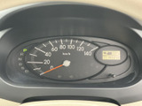 見やすいメーター類が、運転に必要な情報を的確に伝えます。運転状況を把握しやすく、安全運転をサポートします。操作も簡単で、すぐに慣れるでしょう。