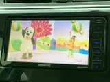 停車中にテレビやDVDを楽しめる機能が搭載されています。長距離移動のお供に最適。家族や友人と一緒に快適な時間を過ごせます。