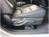 【シートアジャスター】上下調整できるシートアジャスター!運転手にあったドライバーズポジションができますね。