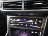 ★運転席、助手席のエアコンの温度を別々で調整することができる2ゾーンエアコンです★
