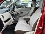 運転しやすい視界と操作性の良い空間。快適なドライブをサポートするシートと内装が魅力です。日常の運転がより楽しくなります。