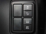 EVドライブモードで、エンジン音や排気ガスを気にすることなく走れます。早朝・深夜や屋内の駐車場などで重宝しますよ♪