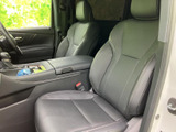 質感高い内装が、上質な空間を演出。運転に集中できるシンプルなデザインで、快適なドライブをサポートします。快適なカーライフを。