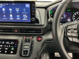 ホンダ純正メモリーナビ搭載なので、遠方へのドライブもお任せ下さい!ステアリング左手側にオーディオ関連のコントロールスイッチを配置しています。操作時は視線を逸らすことなく運転に集中できます