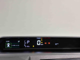 TFTカラ-マルチインフォメ-ションディスプレイ4.2インチの液晶画面に、安全・安心のコンテンツやオ-トエアコンのステ-タスなど、さまざまな運転情報を表示し見やすさにこだわったメ-タ-です♪