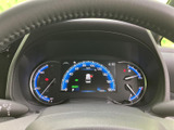 視認性の高いメーターで、運転状況を正確に把握できます。必要な情報がひと目でわかりやすく表示され、安全運転をサポートします。