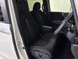 ■運転席にはシート高を調整できるハイトアジャスターが装備され、幅広いシートポジションの設定が可能になっております