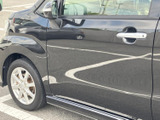 運転席からの視界は広く、運転操作もスムーズに行えます。安全運転をサポートする空間設計です。
