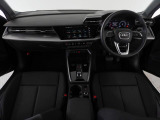 Audiのインテリアはエクステリア同様、優れたデザイン性とクオリティ、そして機能性を兼ね備えております。