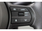 安全運転支援システムHonda SENSINGを搭載。衝突軽減ブレーキや、誤発進抑制機能、アダプティブクルーズコントロール、車線維持など複数の先進技術で安心・快適なドライブをサポートします。
