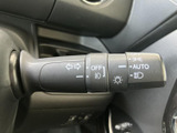 操作しやすい位置に配置されたウインカーレバー。スムーズな操作で、安全な車線変更をサポートします。オートリターン機能も便利です。