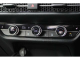 プラズマクラスター技術搭載フルオートエアコンを装備。車内の温度設定だけでなく空気清浄や脱臭などの効果を発揮して車内は快適空間♪