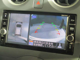 周囲の状況が分かるアラウンドビューモニター搭載。苦手な縦列駐車もこれがあれば安心ですね。