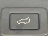 【パワーバックドア】スマートキーや運転席のボタンを押すだけでリアゲートが自動で開閉します!荷物を持っている時や、高い位置にあるバックドアを閉める際に便利な機能です♪