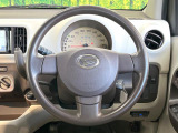 インテリアに合わせたデザインのステアリングは、運転される方のことも考え、運転しやすい形状、大きさです。是非一度、実際に触ってお確かめください。