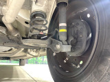 お車を安心してお乗りいただく為には、足回りの定期点検が欠かせません。サービスサポート(有償保証)では無料点検もご提供しており、安心のカーライフをお過ごしいただけるサポート体制が整っています。