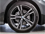BMW純正アルミホイールです。納車時にはアルミホイールコーティングも承っております!是非ご検討下さいませ。