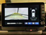 リバースギアに入れるだけで後方の表示へ切り替わります。夜間や雨の日の駐車も楽になりますよ。