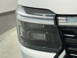 LEDヘッドライトは、点灯の瞬間から最大光量を発揮し、突然暗くなるトンネルなどでの安定感を高めます。