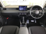【e:HEV】走行シーンに合わせて、EV・ハイブリッド・エンジンの3つのモードを自動で切り替えるので、街乗りから高速走行までスムーズなドライブを楽しめます。