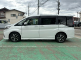 両側パワースライドドア付きで便利!小さなお子様も乗り降り楽々です♪スイッチは運転席にもありますよ!