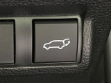 【パワーバックドア】スマートキーや運転席のボタンを押すだけでリアゲートが自動で開閉します!荷物を持っている時や、高い位置にあるバックドアを閉める際に便利な機能です♪