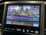 【バックカメラ】運転席から画面上で安全確認ができます。駐車が苦手な方にもオススメな便利機能です。