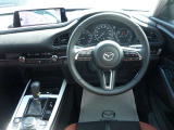 ◆チルト&テレスコピックステアリング◆ドライバーのさまざまな体格に応じて適切な運転姿勢を取りやすいよう、ハンドルの前後位置と高さを調整できます◆