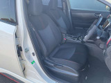 長時間の運転でも疲れにくいシートです。