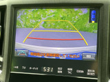 後方からの安全確認をサポート。駐車時の不安を軽減し、より安全な運転を支援します。ガイドライン表示も便利で、スムーズな駐車をサポートします。