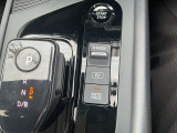 オートブレーキホールド機能は、運転者のブレーキ操作によって停車した際に、自動的にブレーキ力を保持する機能です。