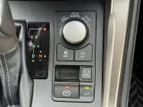 ★電動パーキングブレーキ★スイッチで作動・解除。「P」シフトで自動作動、「P」シフト以外にシフトで解除されるオート機能!