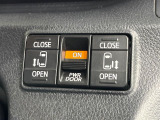 【両側パワースライドドア】スマートキーや運転席のスイッチで後席両側スライドドアの開閉が可能♪電動だから力を入れてドアを開ける必要が無く、小さなお子様でも簡単に開け閉めでき快適です♪