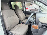 運転席シート廻りは使用感も少なく、良好な状態となっています。前オーナー様が丁寧に使っていたことがよくわかりますね。