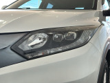 LEDヘッドライトは、点灯の瞬間から最大光量を発揮し、突然暗くなるトンネルなどでの安定感を高めます。