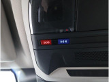 専用ボタンでコールセンターへ接続。状況に応じて緊急車両の要請やロードサービスの取次ぎを行います。重大事故の際は自動的にコールセンターにつながり、緊急車両やドクターヘリを要請します。(要申込)