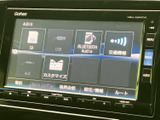 多様なソースに対応し、お好みの音楽やラジオを楽しめます。直感的な操作で、簡単に設定変更も可能です。